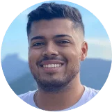 Меня заряжает общение и я люблю работать с людьми. - Сотрудник службы поддержки